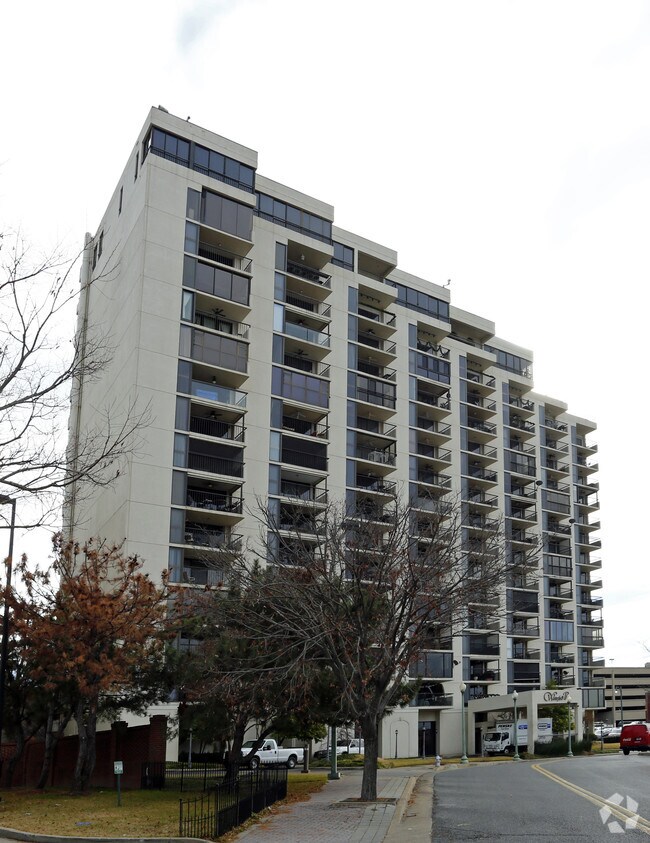 Waterford Plaza Apartments Memphis, TN