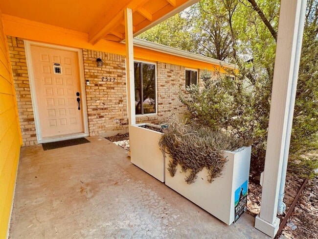 Foto del edificio - 7517 Eastcrest Dr