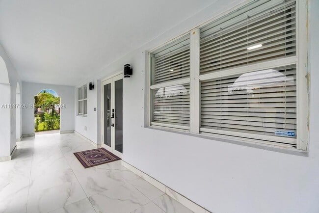 Building Photo - 6470 SW 27th St