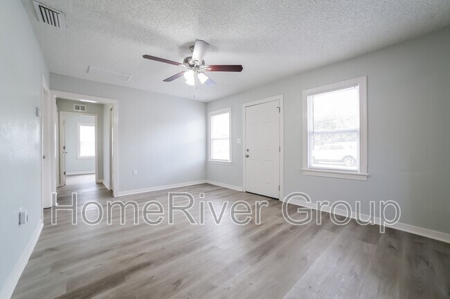 Foto del edificio - 3110 W Hartnett Ave