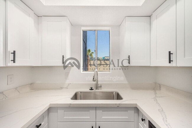 Foto del edificio - 1215 E Lemon St