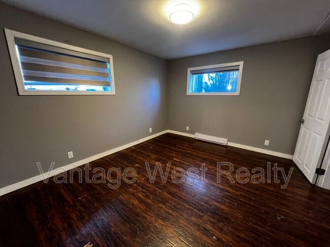 Building Photo - 575 Jaschinsky Rd