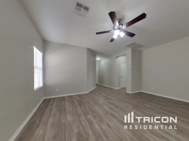 Building Photo - 15441 W Cameron Dr