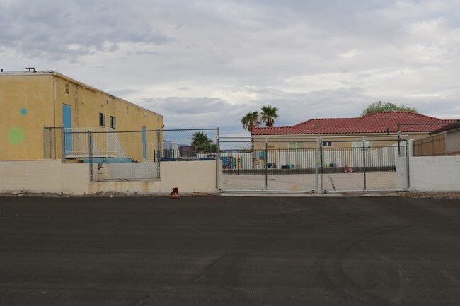Foto del edificio - 1558-1568 Sierra Vista Dr