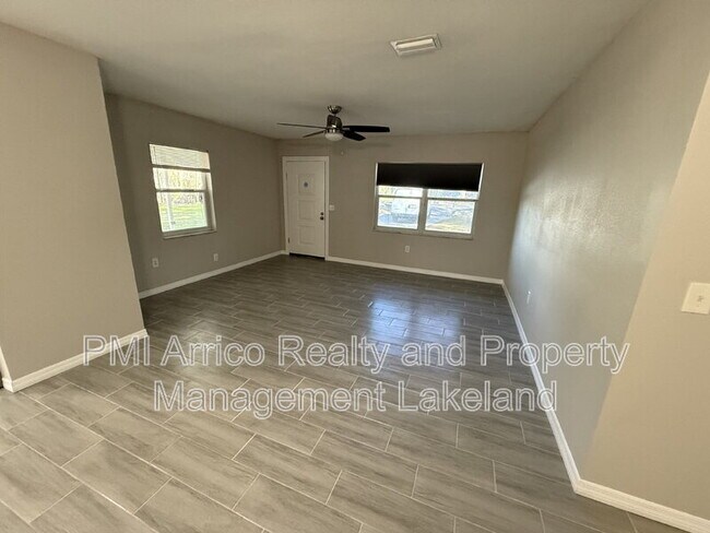 Foto del edificio - 916 Palmer Rd