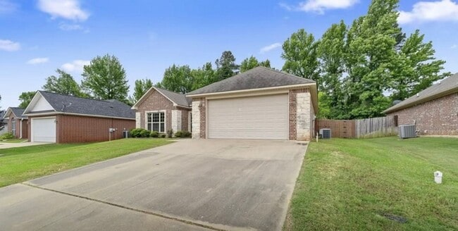 Building Photo - 5005 Hidden Acres Dr