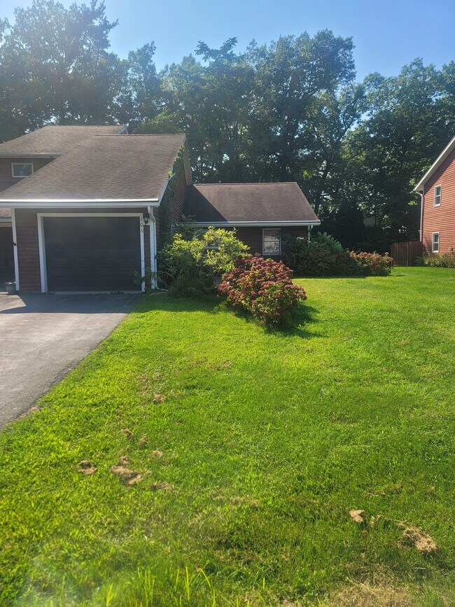 Building Photo - 106 Quail Dr