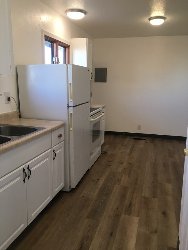 Building Photo - 2013 North Ave W