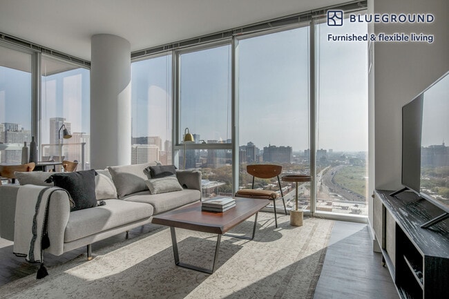 Building Photo - 1000 S Clark St