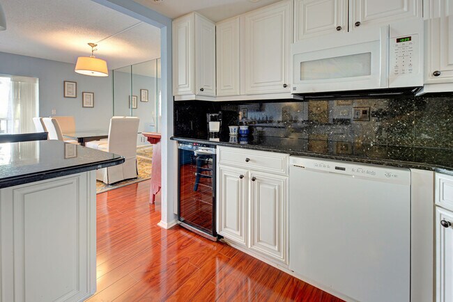 kitchen - 800 Benjamin Franklin Dr