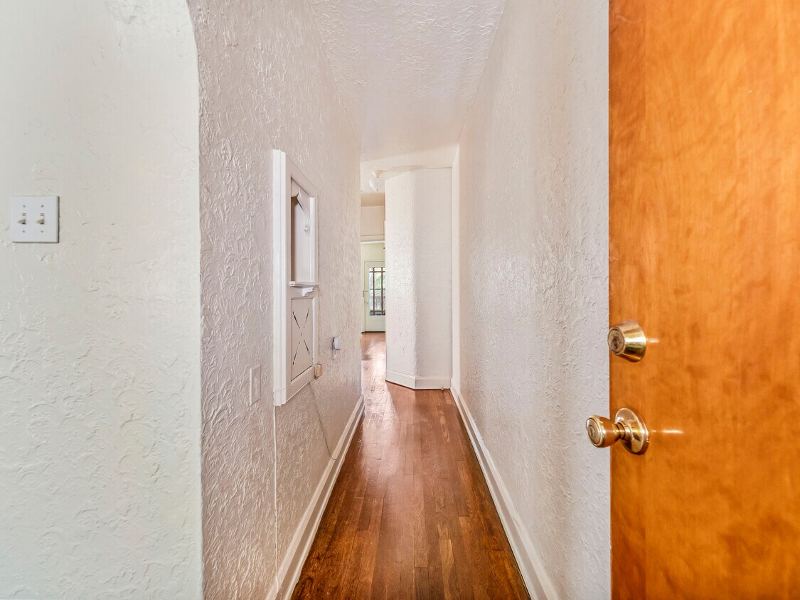 Primary Photo - 5556 Covode St