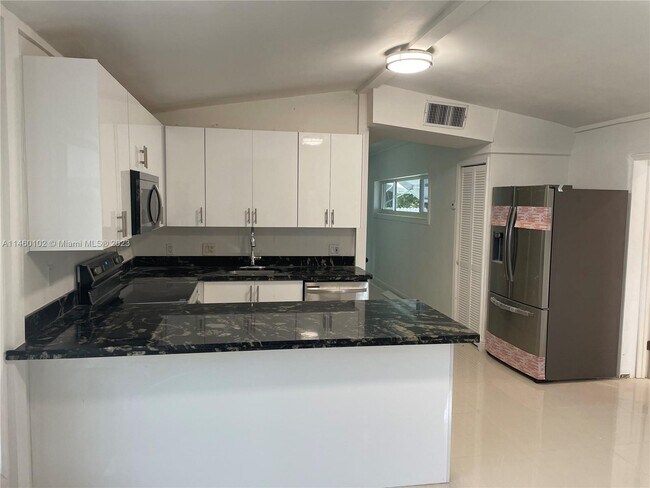 Foto del edificio - 1777 NE 178th St