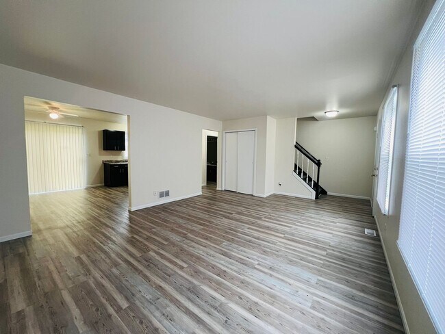 Building Photo - KHR-2711/2713-48-S