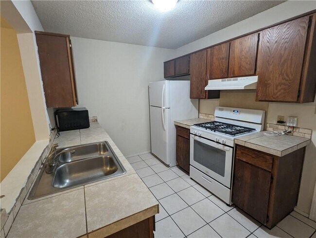 Building Photo - 669 N Betty Jo Dr