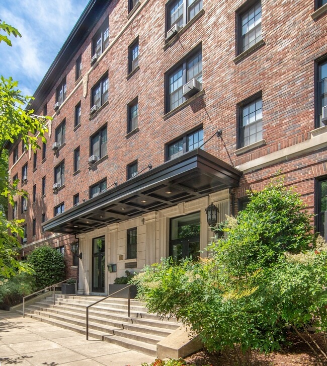 Building Photo - Parkway Apartments