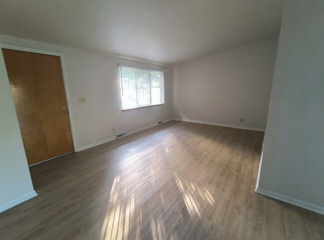 Building Photo - 3098 Trentwood Rd