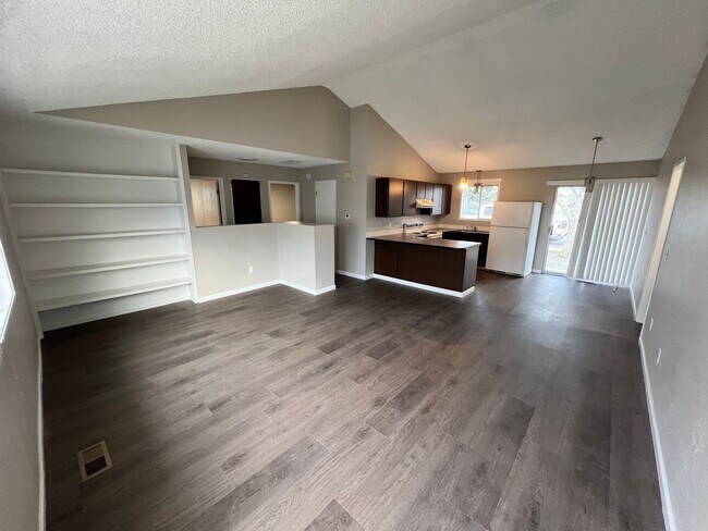 Foto del edificio - Spacious 2 Bedroom, 1.5 Bath Triplex in Clarkston