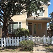 Building Photo - 14322 Summer Garden Dr