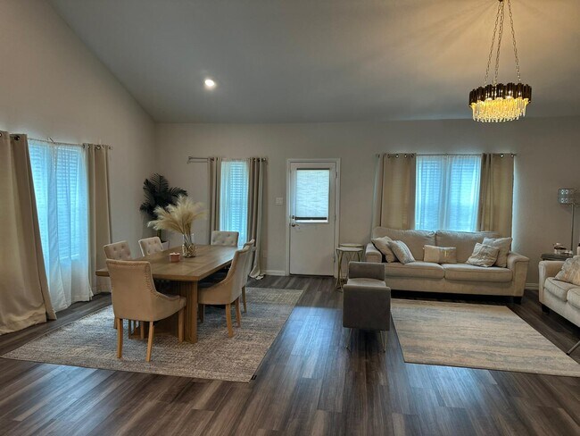 Foto del edificio - 447 Crystal Clear Ln