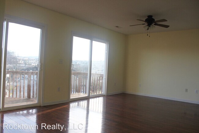 Building Photo - 3 br, 2.5 bath House - 876 Camelot Lane