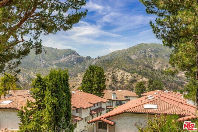 Foto del edificio - 17140 Palisades Cir
