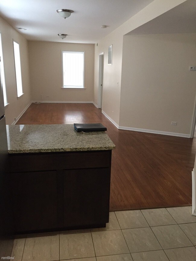 Foto del edificio - 5116 W Sunnyside Ave