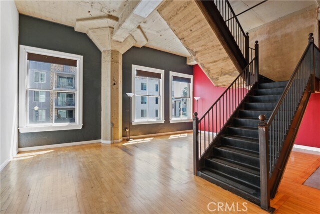 Building Photo - 115 W 4th St