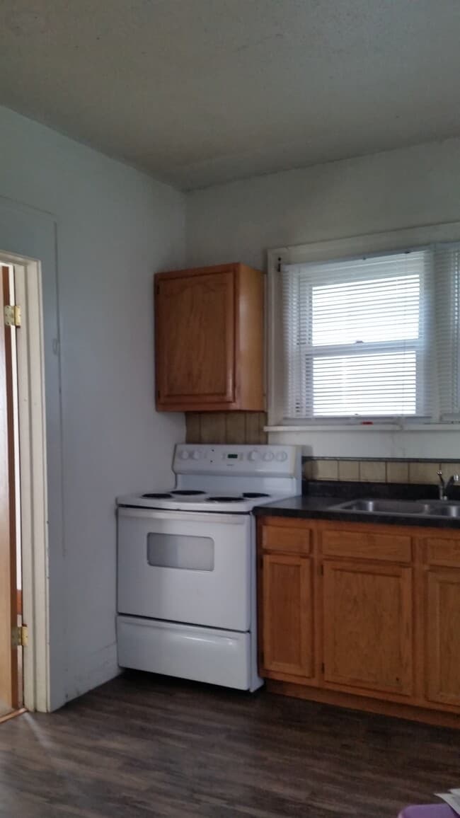 Building Photo - 215 E Prentiss St