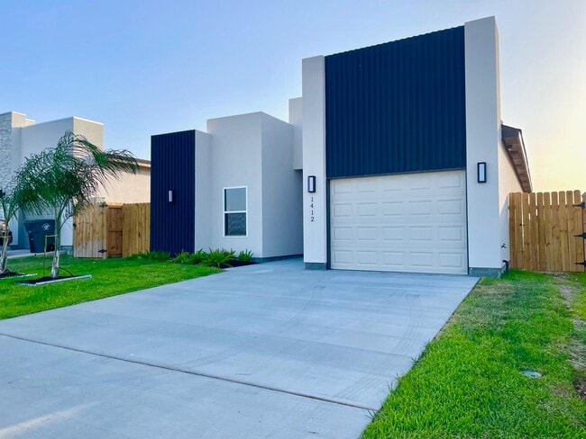 Building Photo - 1412 El CAPORAL DR.