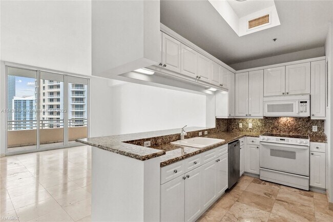 Foto del edificio - 1 br, 1.5 bath Condo - 808 Brickell Key Dr...