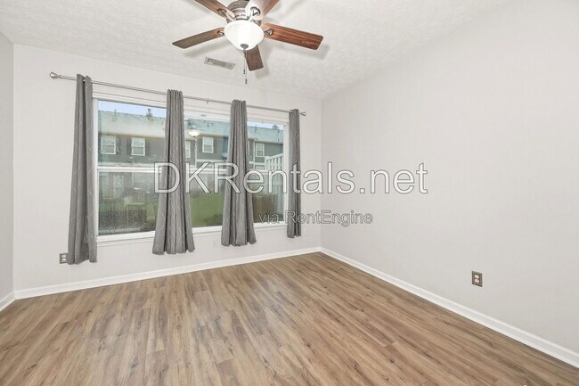 Foto del edificio - 6311 Shoreview Cir