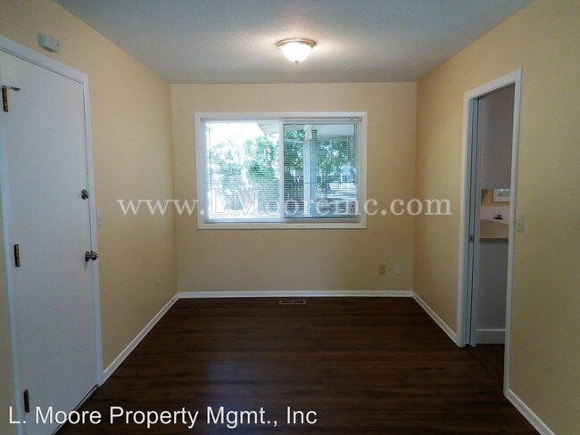 Building Photo - 6895 SW Rollingwood Dr
