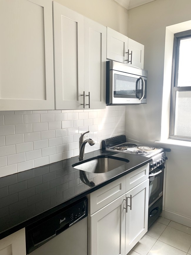 Building Photo - 328 W 44th St