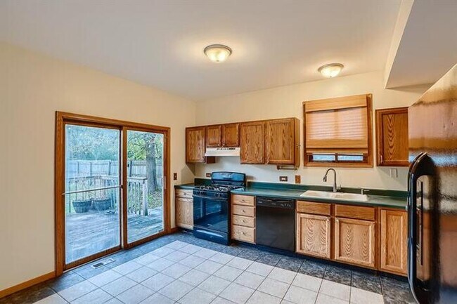 Building Photo - 38903 N Cedar Crest Dr
