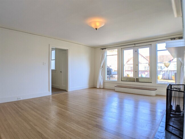 Foto del edificio - 2128 Bay St