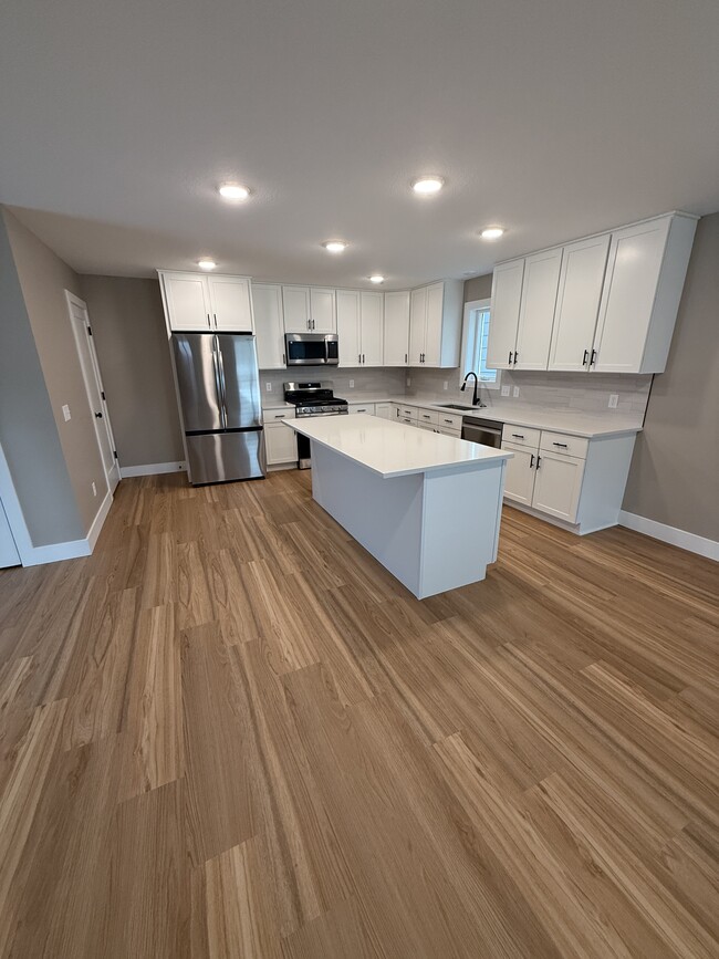 Kitchen - 84 Cleveland Ave N