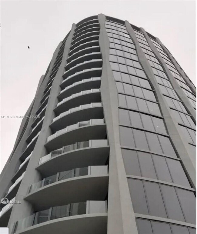 Building Photo - 2831 S Bayshore Dr