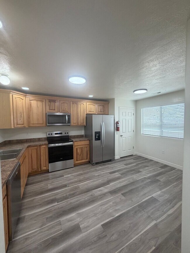 Foto del edificio - 3 Bed 2.5 Bath in Vernal!!