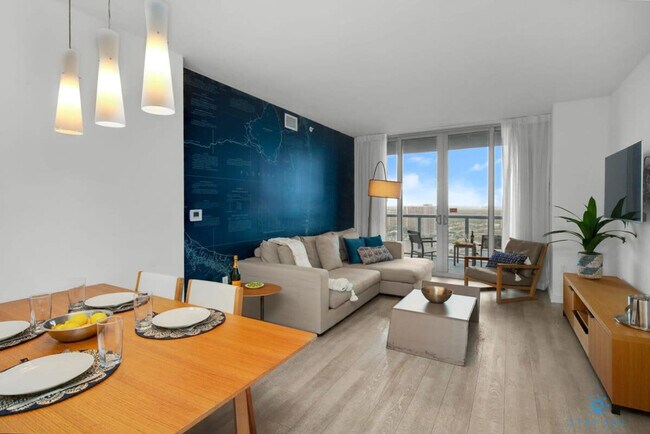 Building Photo - 2602 E Hallandale Beach Blvd