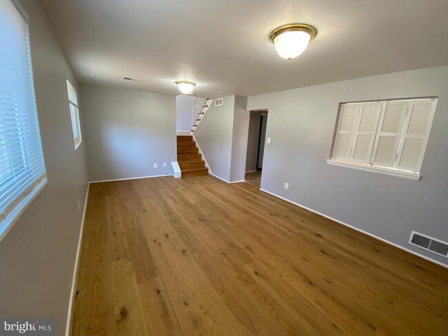 Foto del edificio - 5211 Bangor Dr