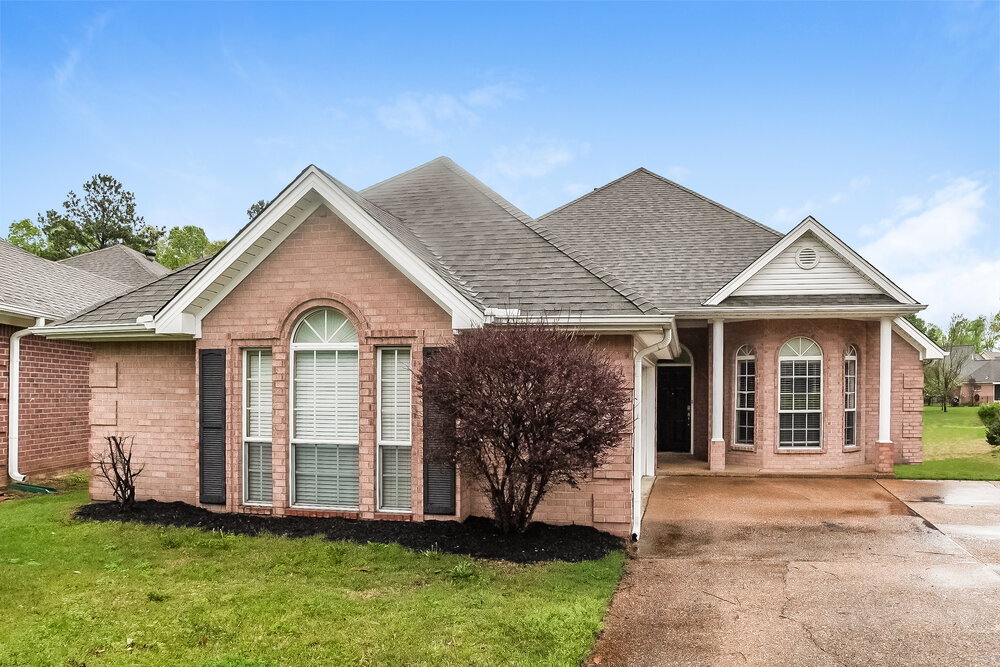 Primary Photo - 3950 Spring Lakes Cir