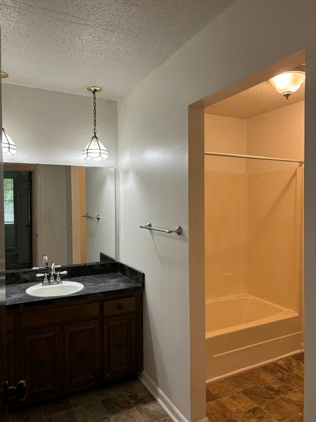 Building Photo - 117 Santeelah St