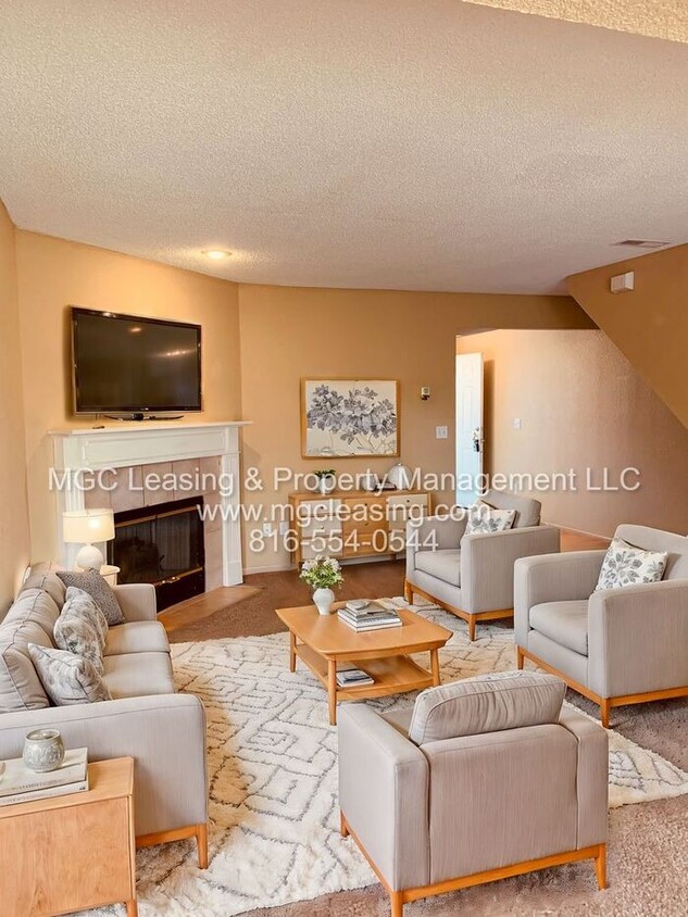 Foto principal - Spacious Townhome with Open Floor Plan in ...