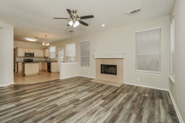 Building Photo - 204 Nandina Ct
