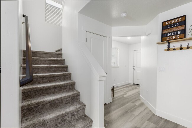 Building Photo - Spacious 4-Bedroom, 2.5-Bathroom Townhome ...