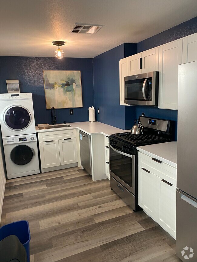 South Pierson Place Apartments for Rent with a Yard Phoenix, AZ 1 Rentals