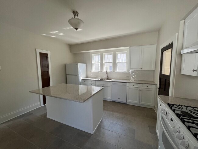 Kitchen South - 4704 5th Ave