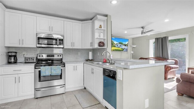 Building Photo - 2 br, 1 bath Duplex - 5625 Taylor St