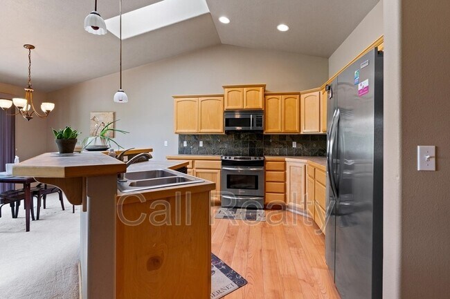 Building Photo - 5211 S Myrtle Ln