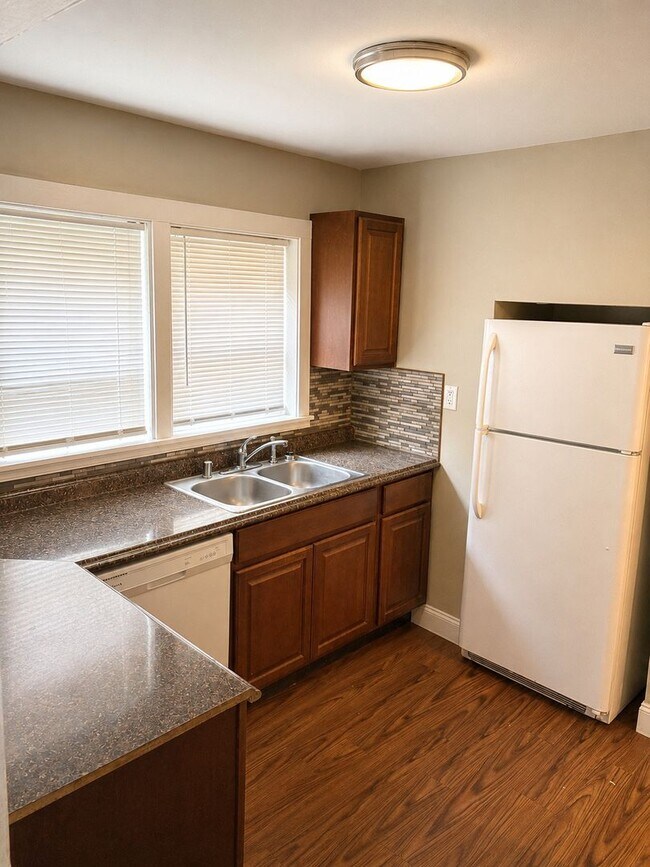 Building Photo - 732 Golfview Dr